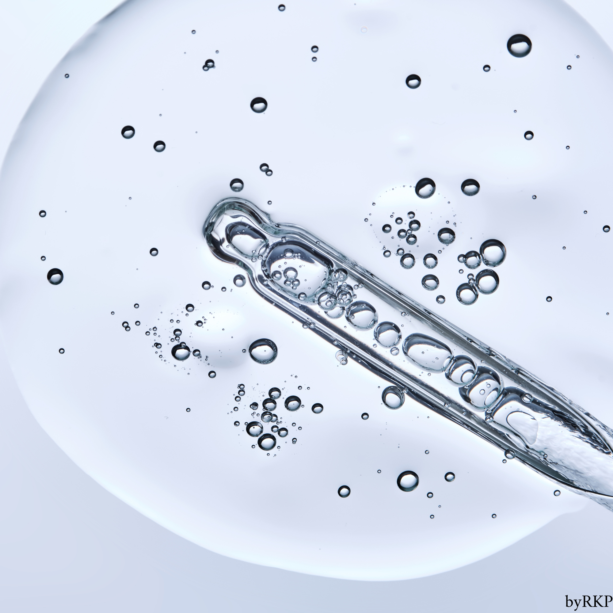 Oil vs. Serum: What’s the Real Difference (and What Your Skin Actually Needs)